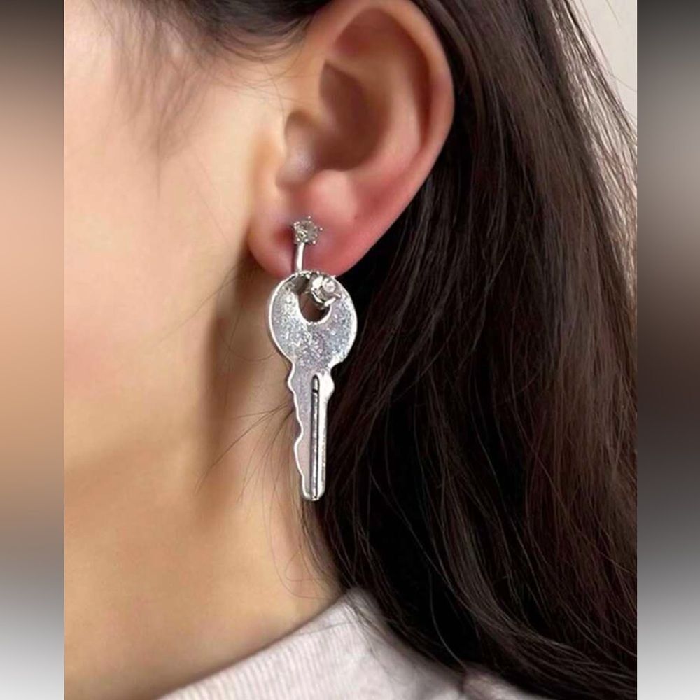Silver Key Dangle Earrings S921